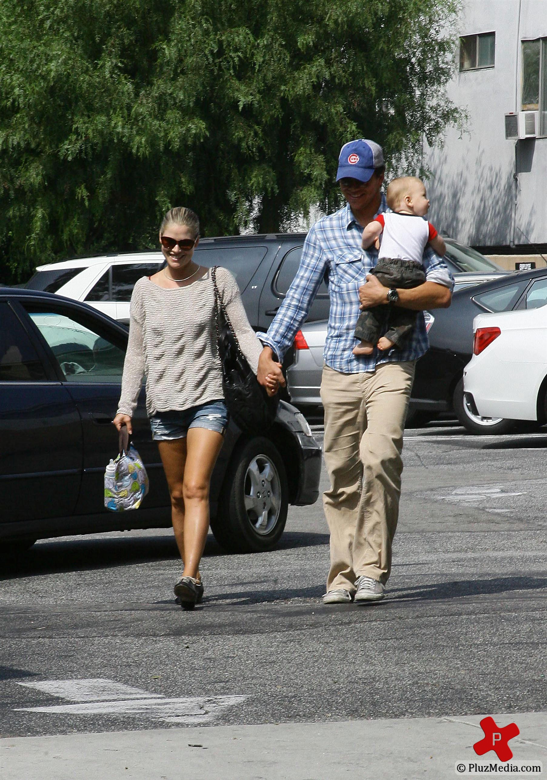 Ali Larter with husband Hayes MacArthur leaving Hugo's restaurant photos | Picture 77083